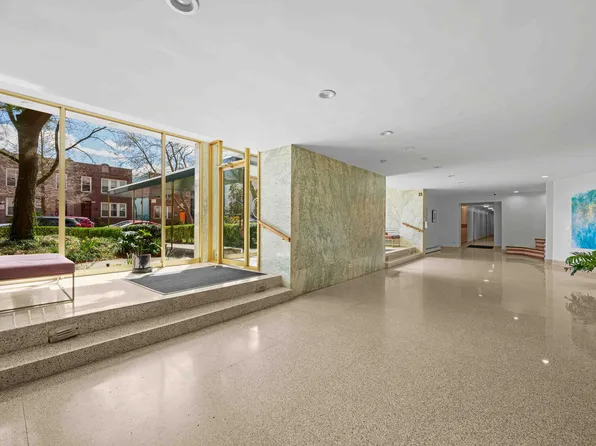 651 Vanderbilt Street image 11 of 13