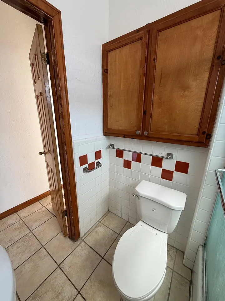 1172 N Kingsley Dr — Photo 4
