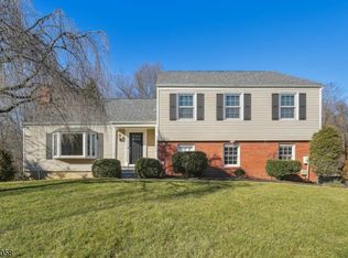 112 Cottage Pl, Gillette, NJ 07933