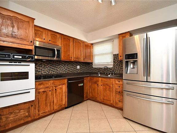 4th image of 2977 Hollandale Ln