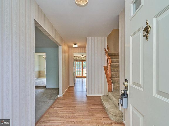 4th image of 5606 Castlebury Ct
