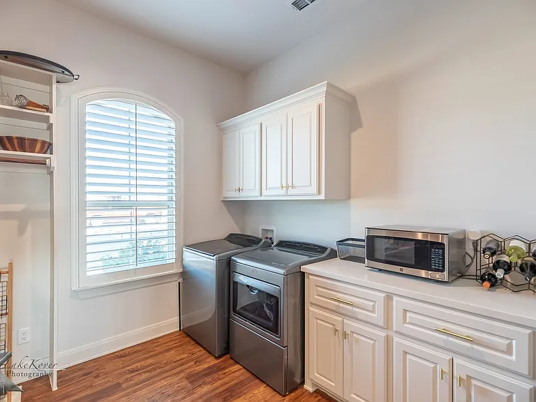 233 Calumet St — Photo 17