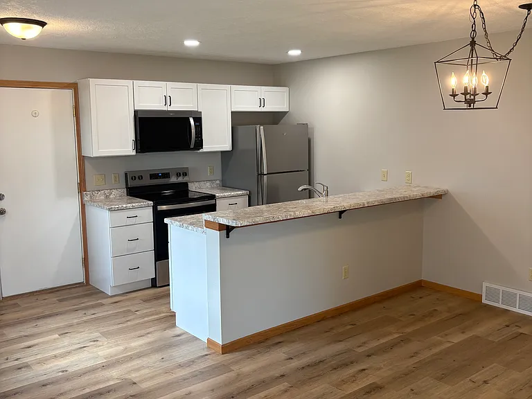 2107 S Holt Ave — Photo 3