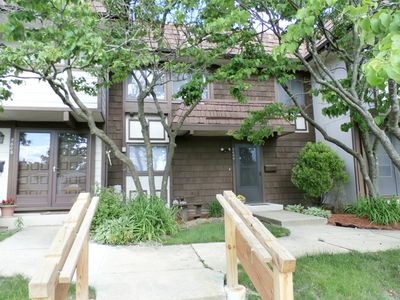 5604 Court Leona, Hanover Park, IL, 60133