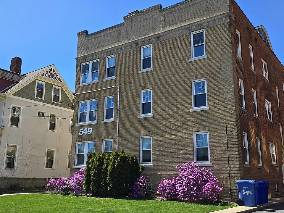 549 Prospect Ave #1W