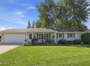 1417 Lindale Ln, Green Bay, WI 54313