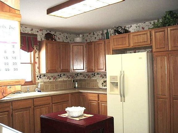 Kitchen cabinet