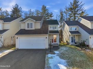 1022 Sterling Ridge Dr, Rensselaer, NY 12144