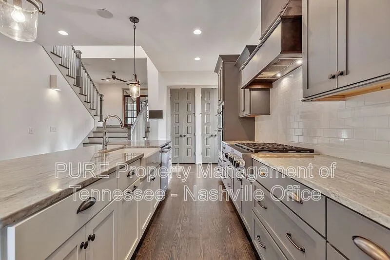 4 bed, 3.0 bath, 3514 sqft, $5,995 — Photo 4