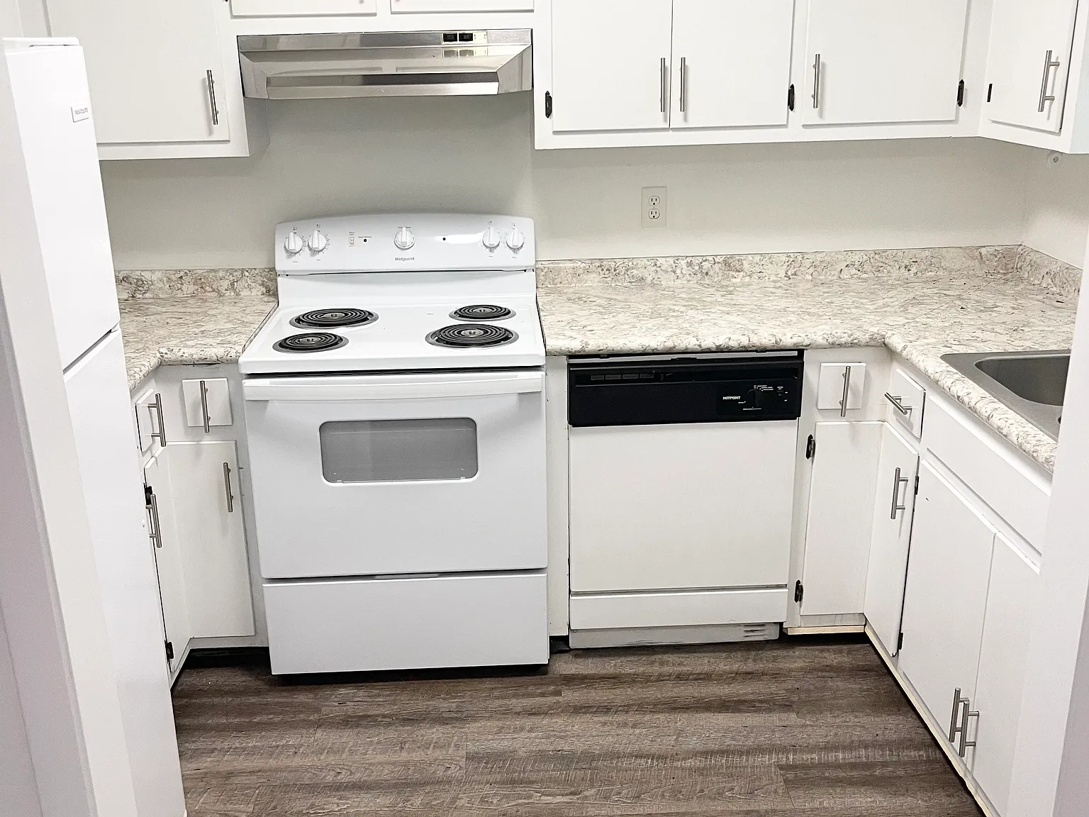 2 bed, 1.5 bath, 1307 sqft, $1,100 — Photo 3