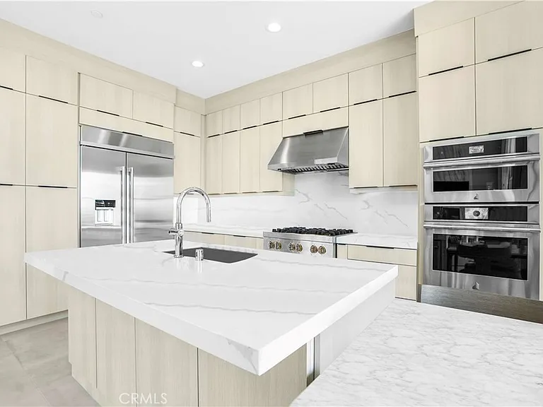 745 Aldea Dr — Photo 2