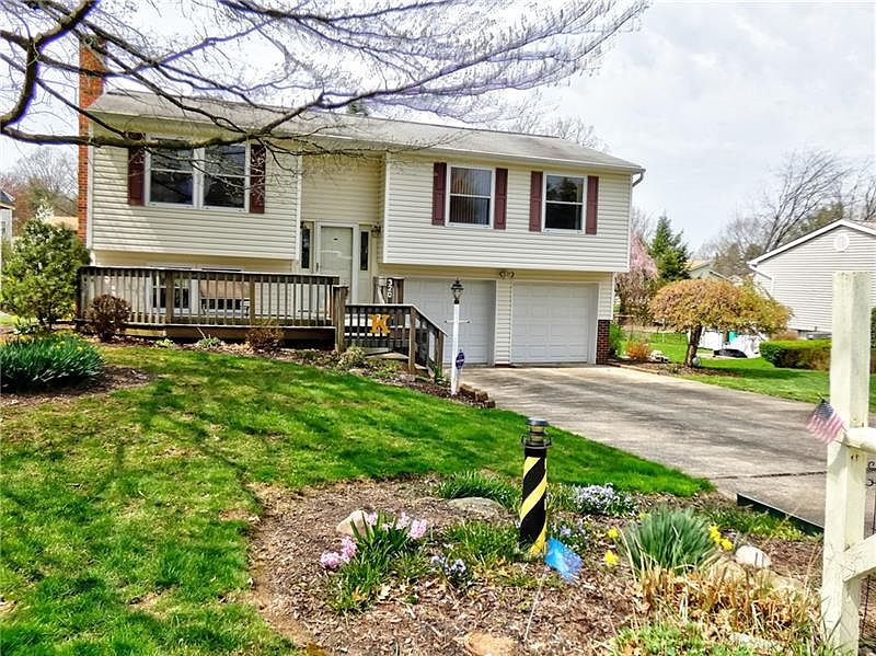 1st image of 320 Fayette Dr