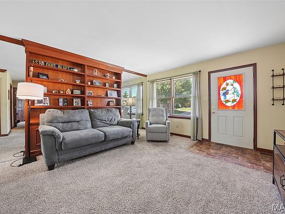 3rd image of 19 Brittany Ct