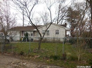 37 Monroe Ave, Brentwood, NY 11717