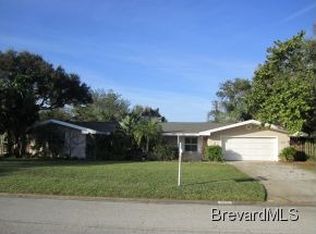 560 Oak Ridge Dr, Indialantic, FL 32903