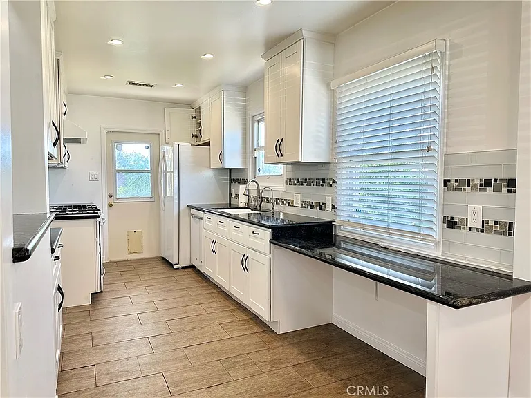 1527 Lancewood Ave — Photo 5