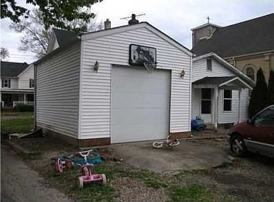 3rd image of 136 West Ave