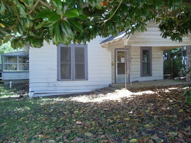 1st image of 206 S Post Oak St