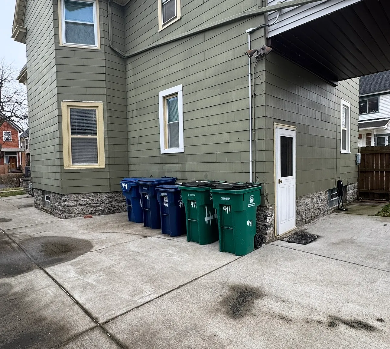 1 bed, 1100 sqft, $1,350 — Photo 2
