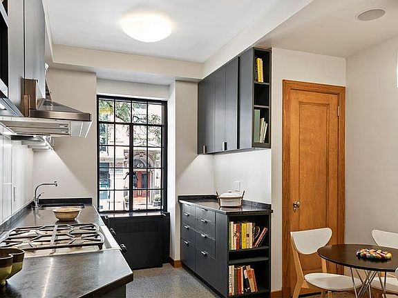 4th image of 50 E 10th St Unit 2G