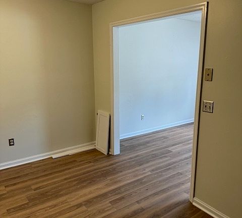 3rd image of 80 E Jones Ave APT 2