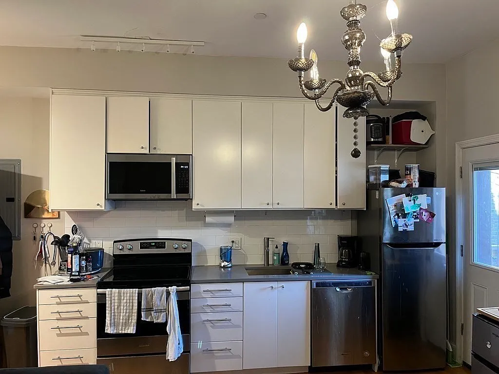 3 bed, 1.0 bath, 1200 sqft, $4,200 — Photo 3