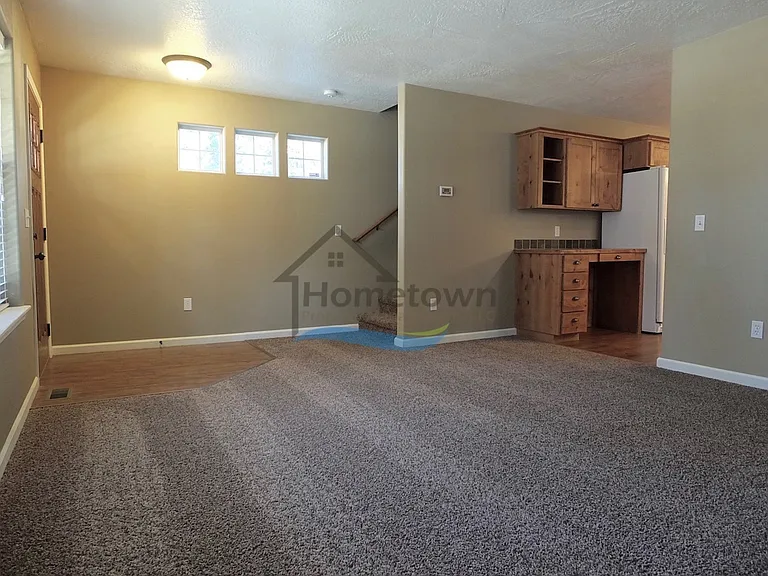 908 E Davis Ave — Photo 3