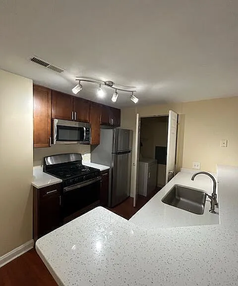488 Bedford St #423 — Photo 1