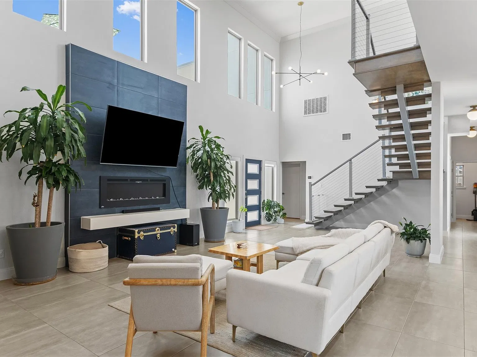 4 bed, 3.5 bath, 2985 sqft, $4,500 — Photo 3