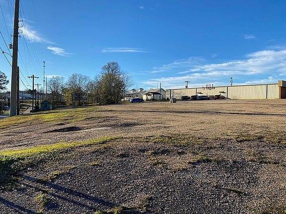 4th image of 1025 S Brundidge Blvd