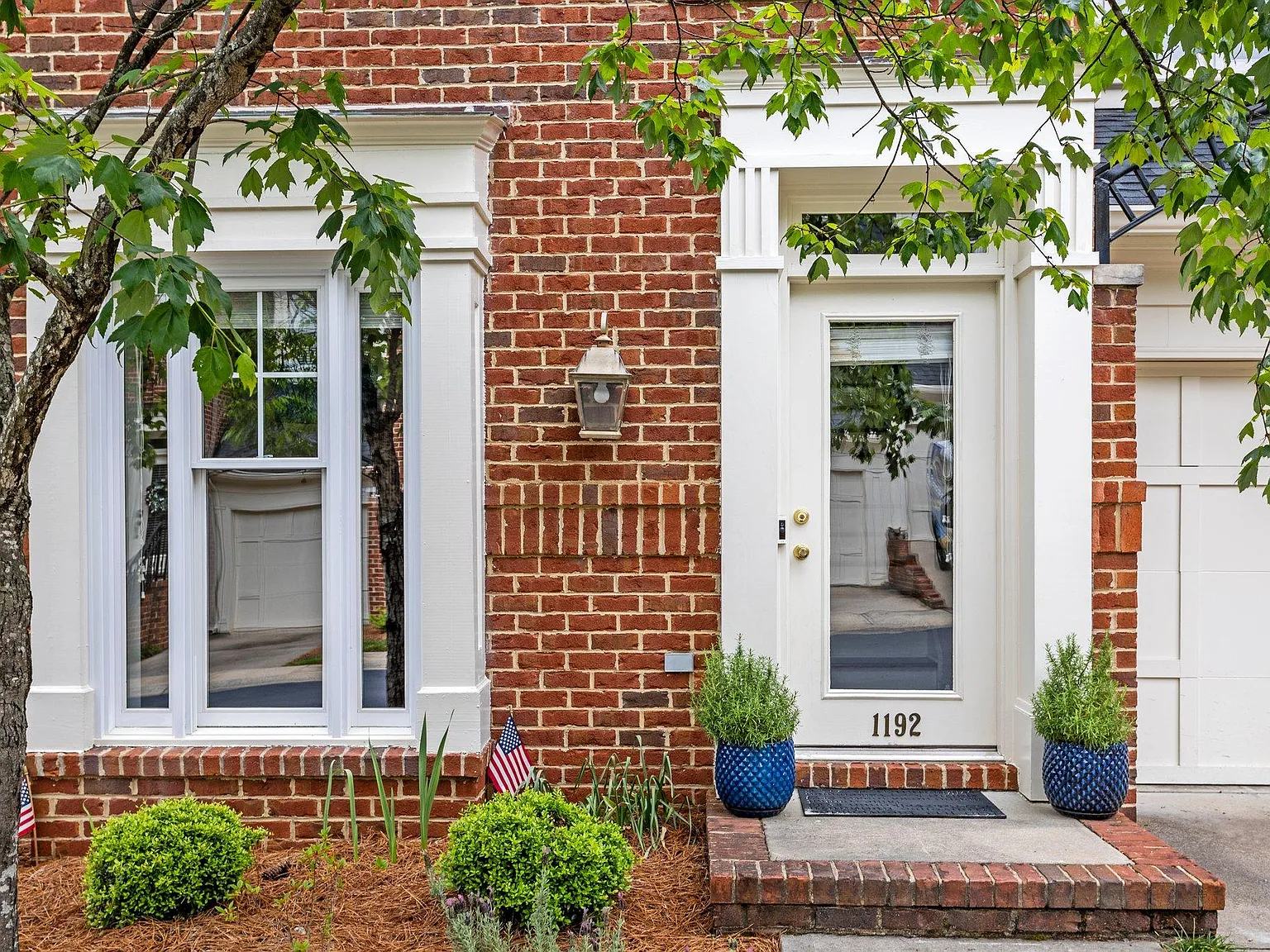 4 bed, 3.5 bath, 2112 sqft, $4,500 — Photo 2