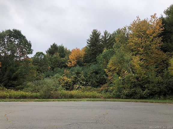 3rd image of 35 Brighton Dr