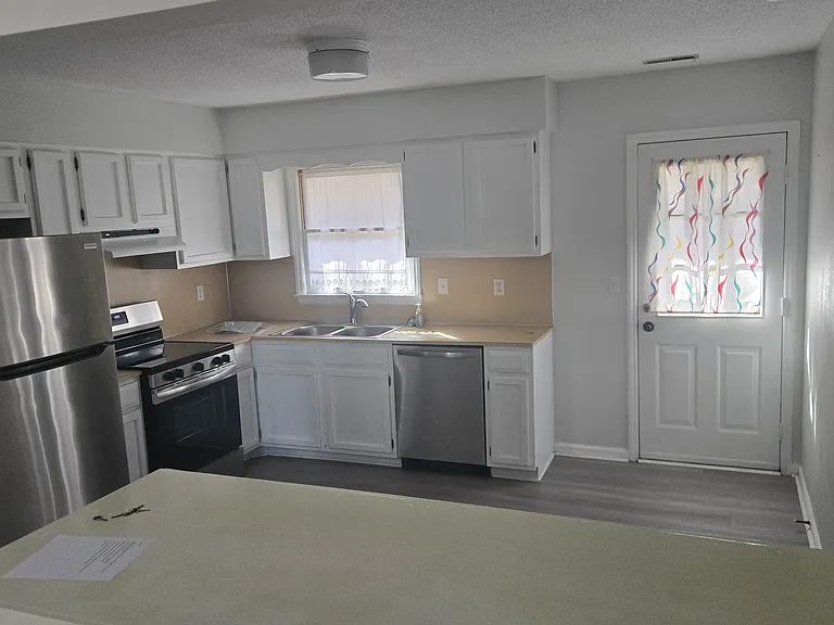 108 Pleasant Dr #C — Photo 5