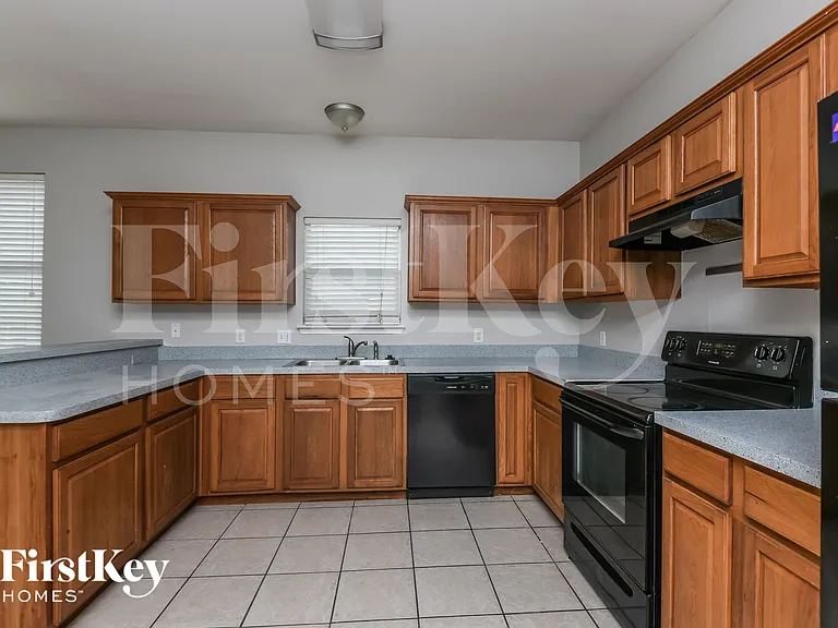 962 Heather St — Photo 6