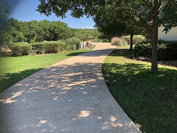 Long Driveway For Guest Park