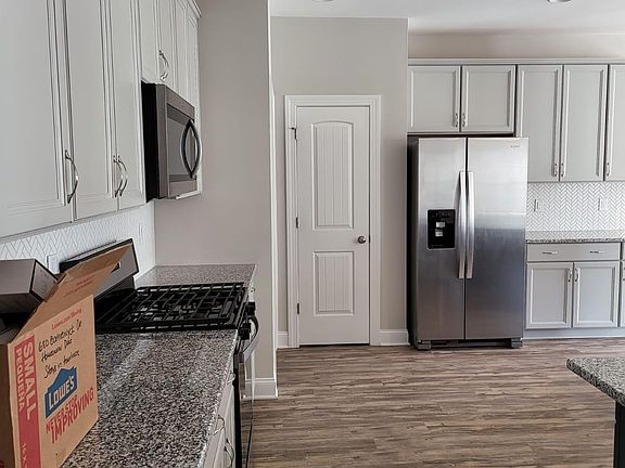 5th image of 680 Barneswyck Dr