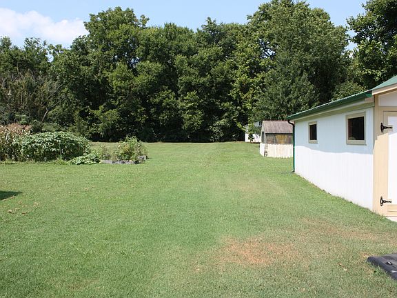Backyard goes to tree line.