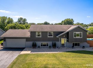 531 N Sycamore St, Hinckley, IL 60520