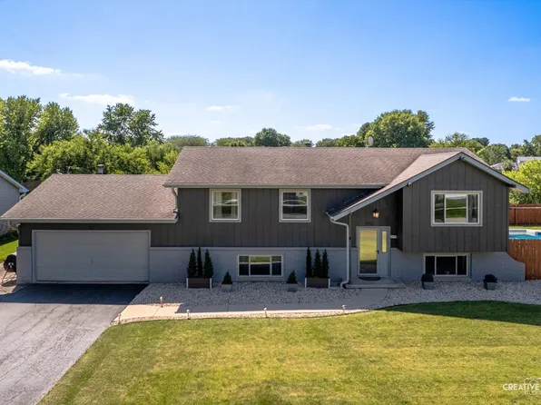 531 N Sycamore St, Hinckley, IL 60520