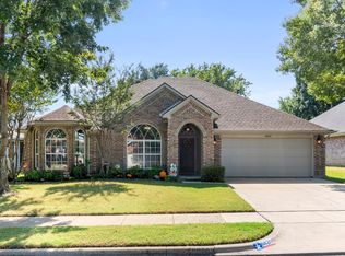 6820 Hickory Hollow Ln, North Richland Hills, TX 76182