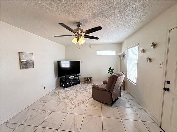 3rd image of 2036 Davis Avenue