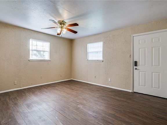 3rd image of 1349 E Powell Ave