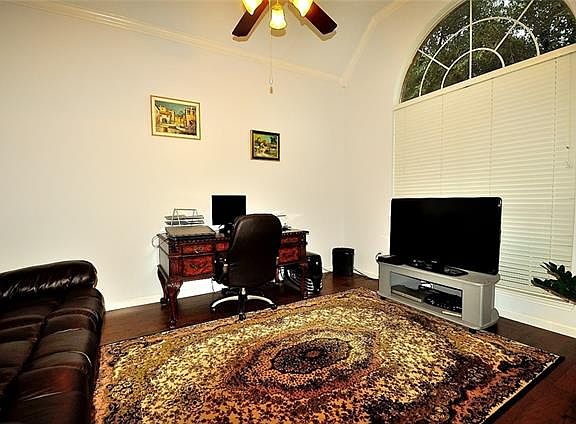 4th image of 7825 La Guardia Dr
