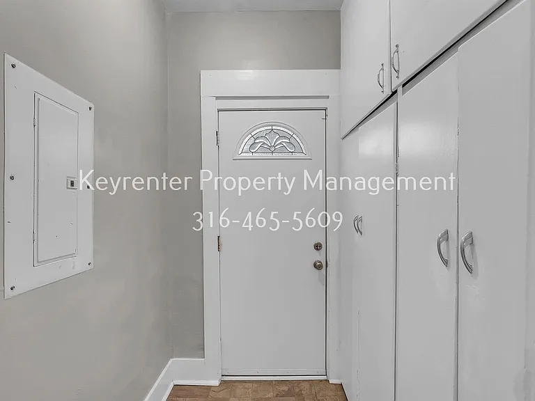 144 S Green St — Photo 12