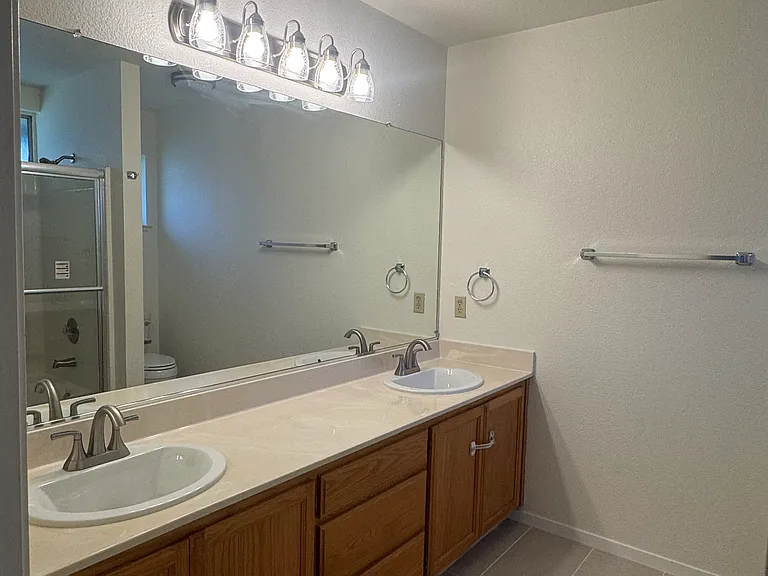 5539 Laguna Park Dr — Photo 6