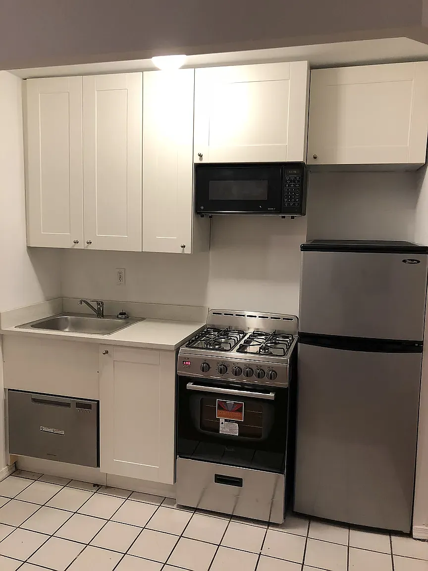 439 East 75th Street — Photo 3