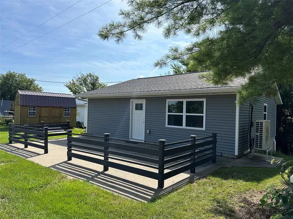 5232 Skyline Dr, Brooklyn, IA 52211