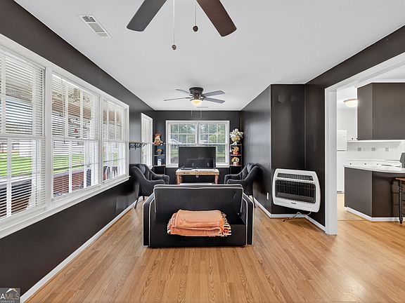 3rd image of 8 Taylor Rd
