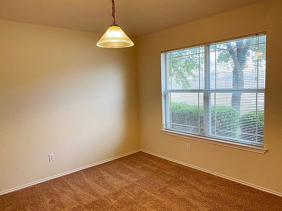 3rd image of 606 McCarthur Dr