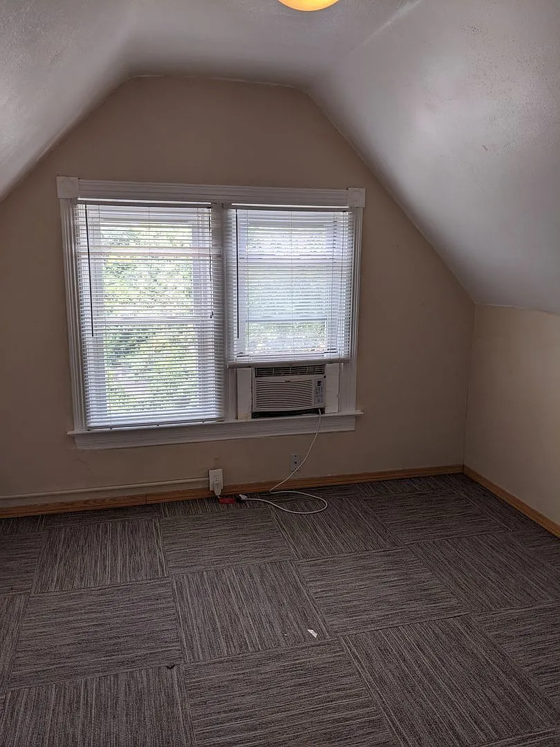 Renovated South Oakland 6 bedroom House — Photo 2